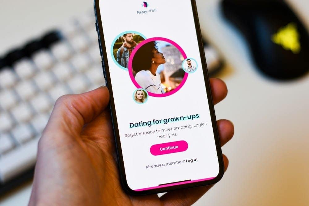 It's pretty easy to find statistics that confirm tens of millions of people from the U.S. alone are using online dating platforms. That means there are plenty of dating red flags to watch out for, and hopefully ones that are super obvious these days.
