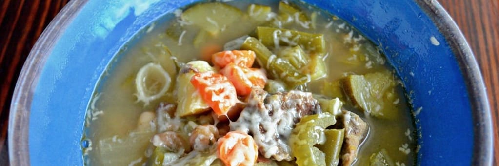 Skinny Detox Vegetable Beef Soup | Soup recipes | Fat burning soup recipes | Detox soup recipes | Cheap and easy soup recipes | theMRSingLink