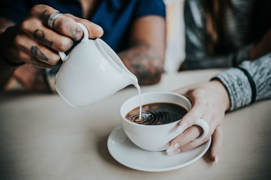 10 Red Flags You Should Never Ignore On A First Date | Dating Tips | Dating Red Flags | Relationship Advice | https://themrsinglink.com | theMRSingLink