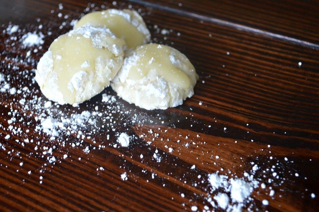 Yellow Snow Key Lime Snowball Cookies | Holiday Cookie Recipes | Christmas Cookies | Key Lime Cookies | White Chocolate Cookie Recipes | Festive Cook Recipes | Snowball Cookies | Funny Recipes | Dessert Recipe Ideas | Cookie Ideas | #cookies #christmascookies #holidayrecipes #snowballs | theMRSingLink