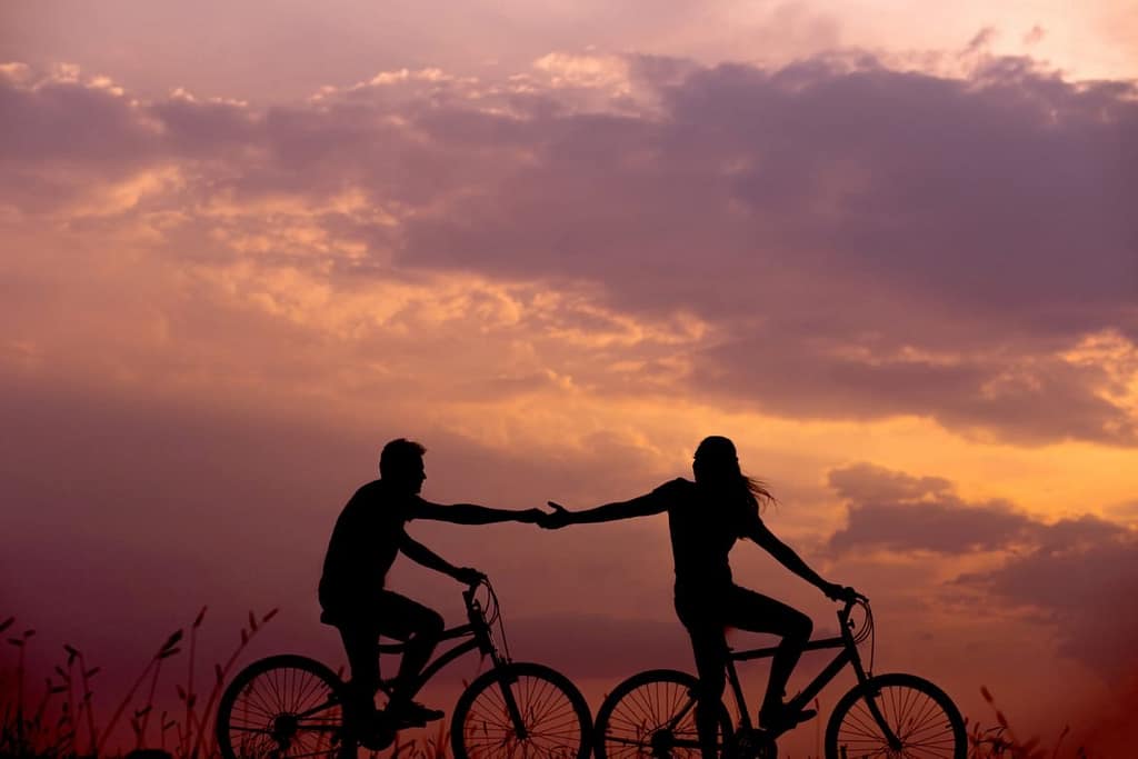 10 Outdoor Date Ideas For The Outdoorsy Couples | #dateideas | Fun date ideas for couples | Fun outdoor date ideas | Date ideas for couples who love the outdoors | Outdoorsy date ideas | #couples | theMRSingLink