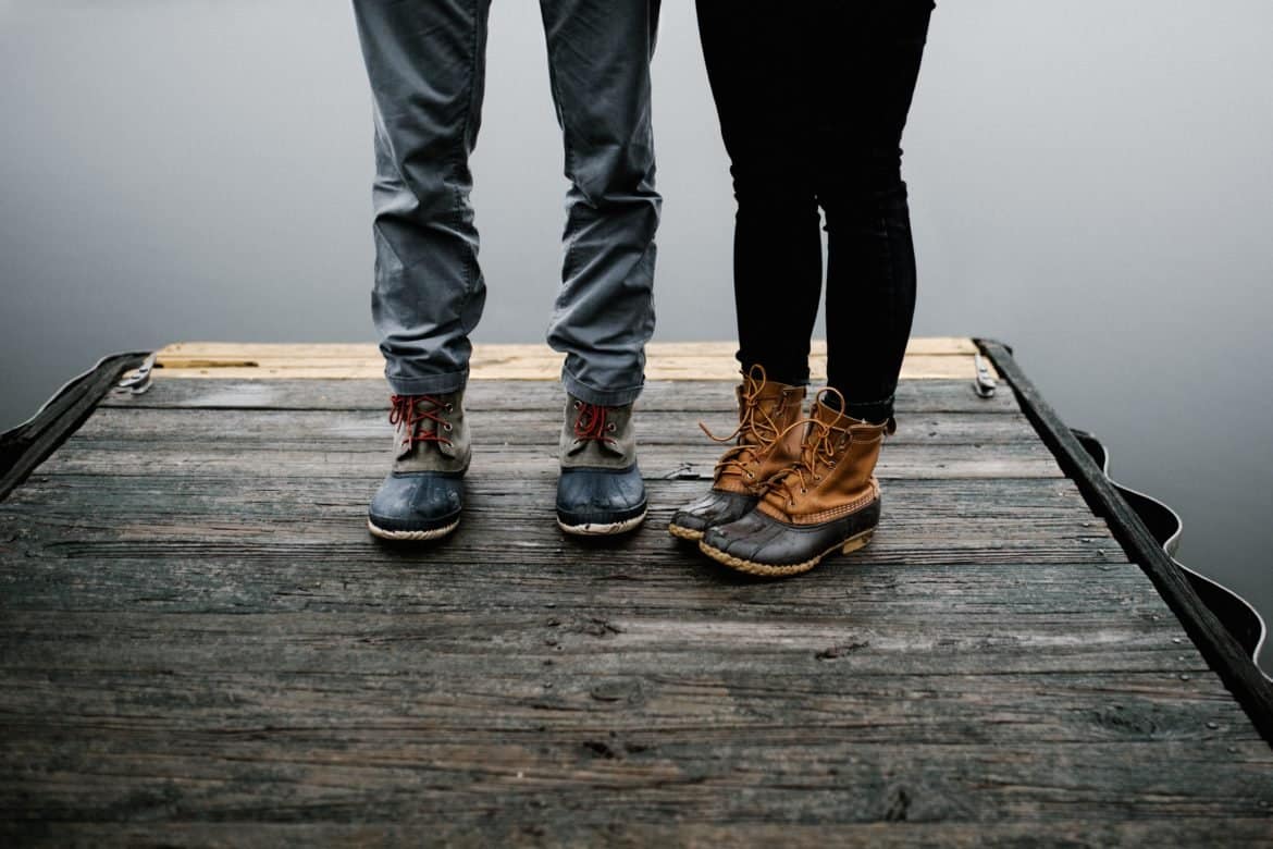 7 Reasons Why You Attract The Wrong People | Ladies, if you ever feel you have a hard time finding the right person - it could have to do with the type you attract in your life | How to attract the right people in your dating life | Dating advice for single women | #singlelife #datingtips #selfimprovement | theMRSingLink