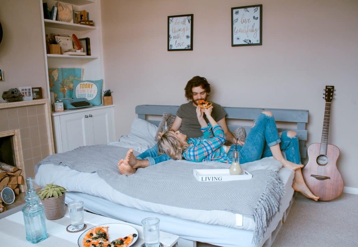 20+ Fun ideas for date night at home (that don’t suck)
