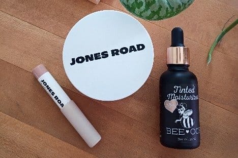 No, this post is NOT sponsored. I'm simply a 30-something gal who has given up on popular, conventional makeup. I want to share my now go-to natural makeup brands that are actually better for your skin.