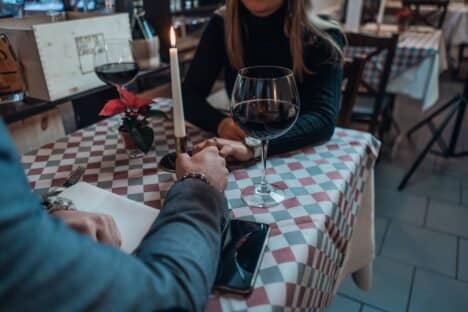 I don't know about you but I sense a shift in the way dating works lately, especially post 2020. As if dating in itself isn't already the same, first dates have also changed. Cost, activity, location, and time among a few things. These days I'm starting to notice a trend where first dates have become a bit more for being a first date - meaning, the expectations are rather high. And there's starting to be some pushback regarding this, on both sides. So I came up with a list of fun and free first date ideas...without being considered "cheap".