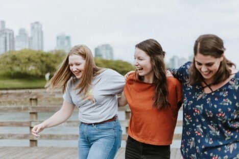 How to spot a frenemy (fake friend) in your life | theMRSingLink LLC