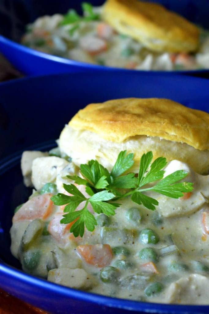30 Minute Deconstructed Chicken Pot Pie | A twist on a classic favorite in comfort food | Date night recipes in 30 minutes or less | #chickenrecipes #30minutemeals #datenight | theMRSingLink