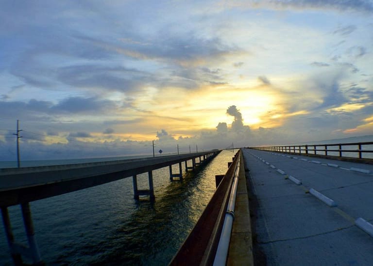 30+ Vacation Hot Spots In The Florida Keys | The best places to go in the Florida Keys | Vacation hot spots you must see when visiting the Florida Keys and Key West | #floridatravel | Florida travel tips | #keywest #floridakeys #travel | theMRSingLink